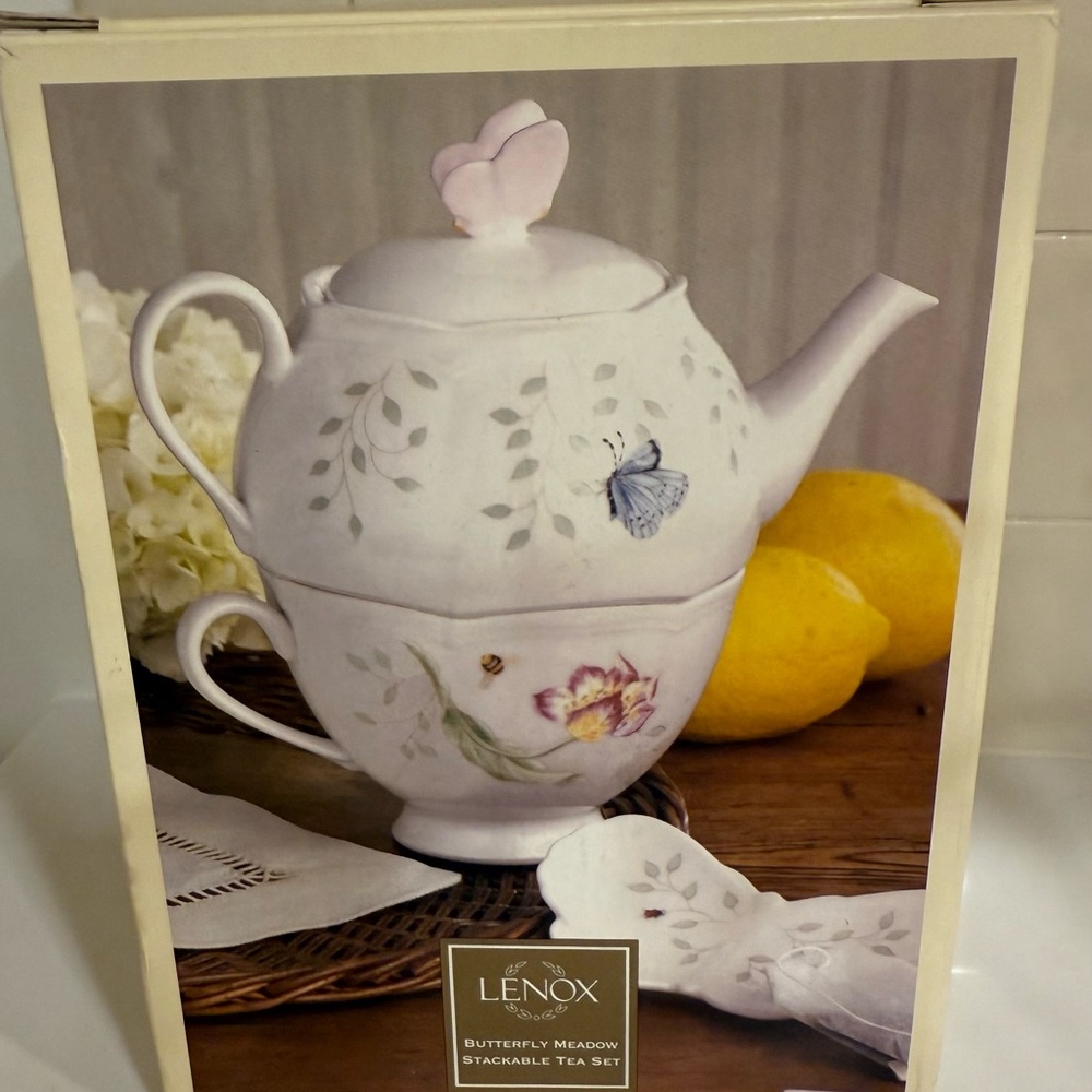 Lenox Butterfly Meadow Tea Set with Floral Design